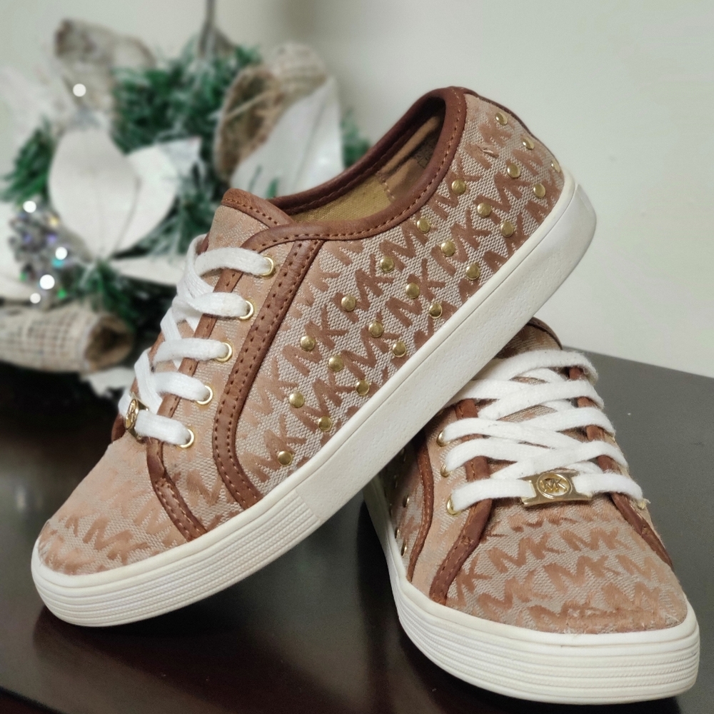 Girl shoes